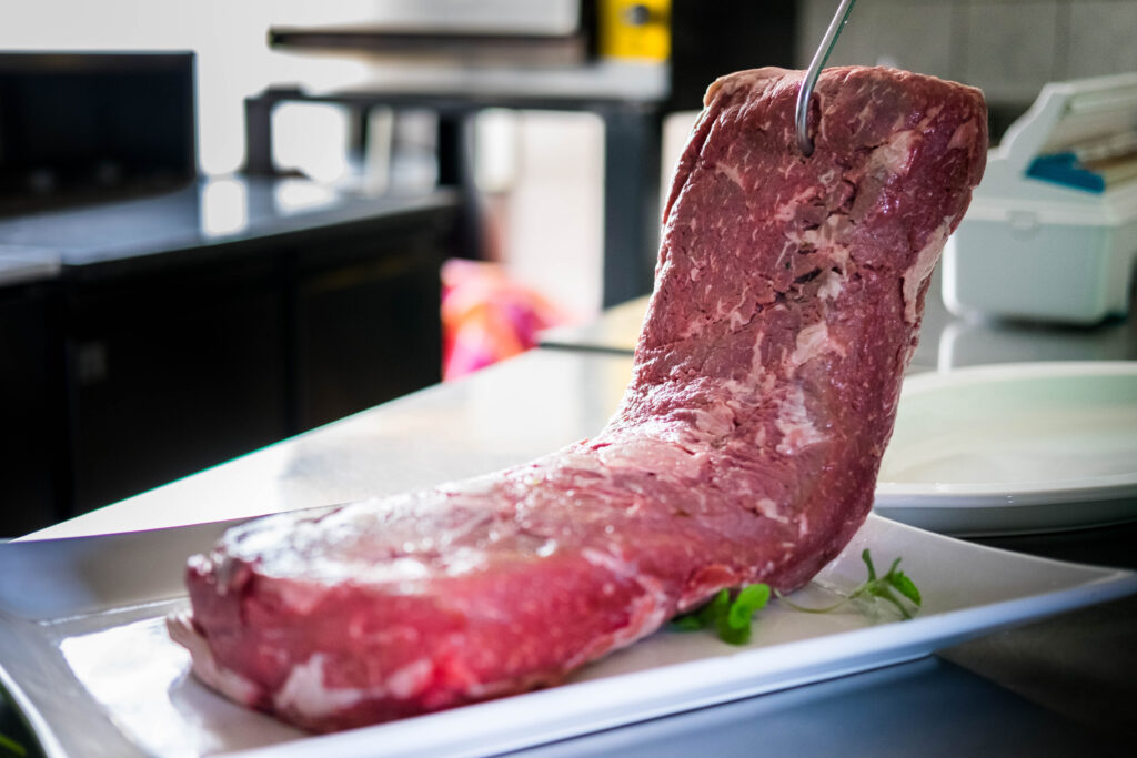 eine dicke Scheibe "Dry Aged"-Fleisch